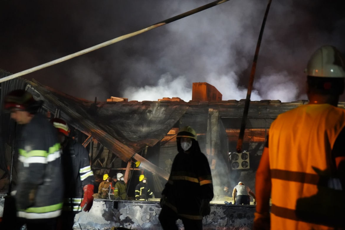 Atak rakietowy na centrum handlowe w Krzemieńczuku