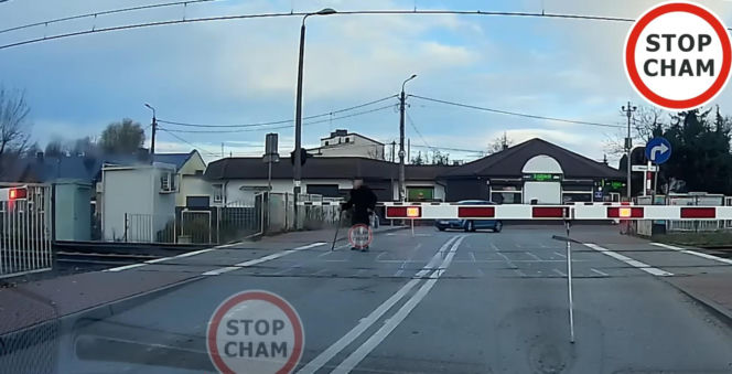 Krok dzielił emeryta od strasznej śmierci