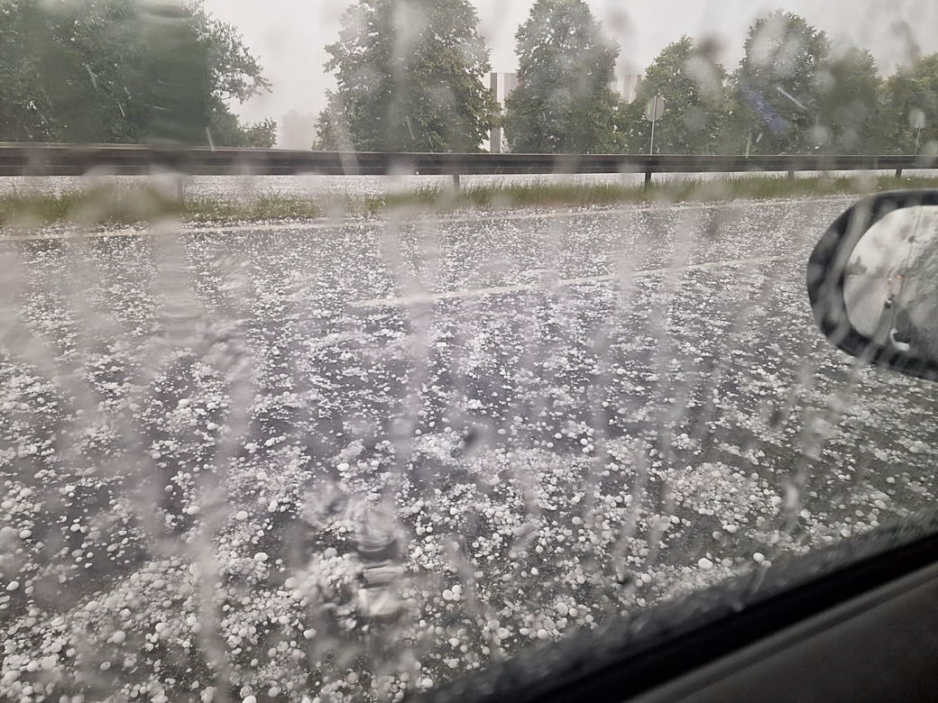 Gwałtowna burza z gradem nad Mysłowicami i Sosnowcem