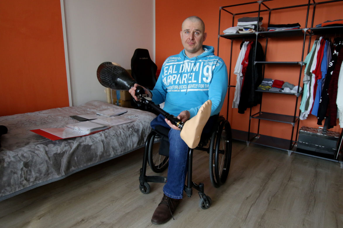 Pan Łukasz jest inwalidą. Ale zdaniem lekarzy na rentę socjalną nie zasługuje 