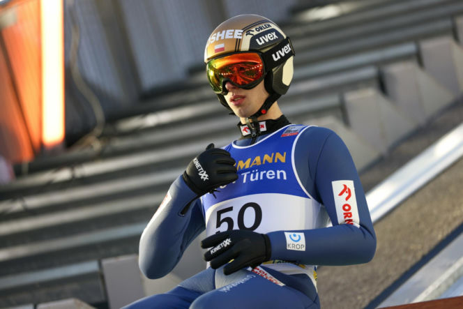 Kacper Tomasiak zaliczył dramatycznie wyglądający upadek w Vikersund