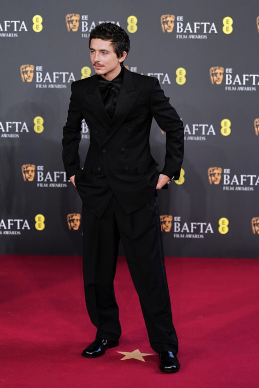 Gwiazdy przebrane za abażury na Bafta. Kto się popisał najlepszą kreacją?