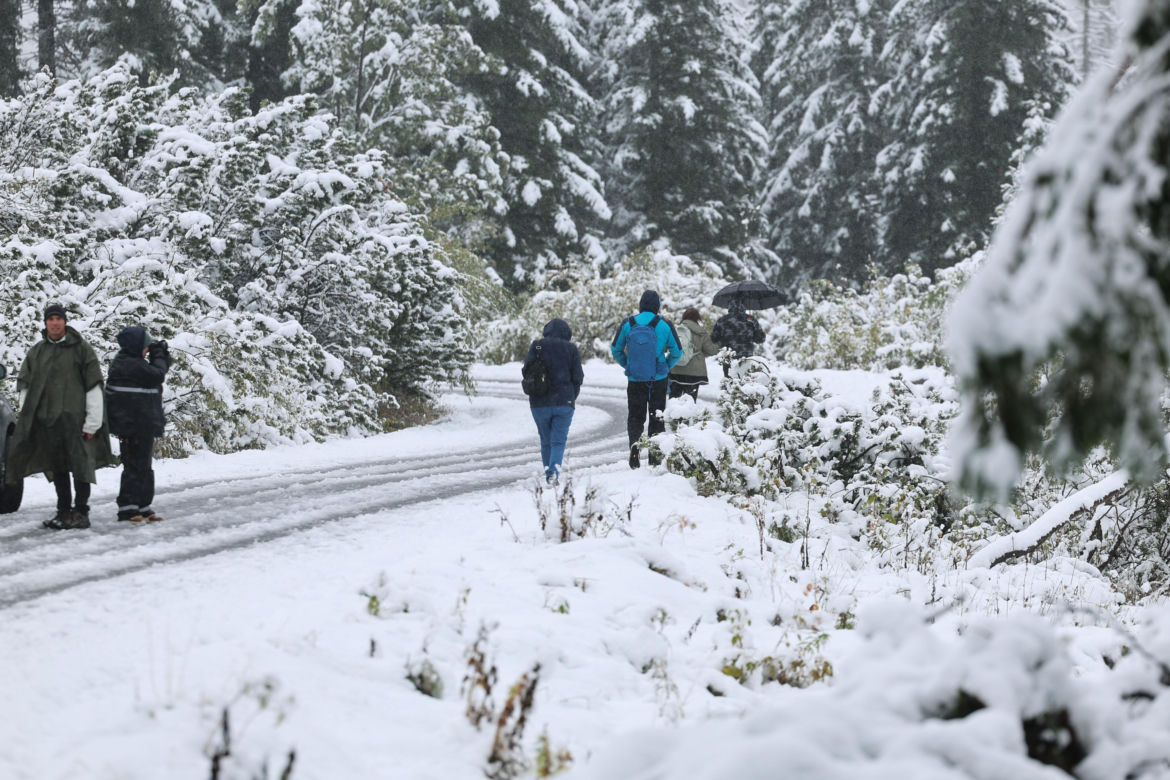 Śnieg w Tatrach. TOPR ogłosił pierwszy stopień zagrożenia lawinowego