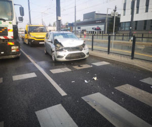 Poranny wypadek na ul. Fordońskiej w Bydgoszczy. Jedna osoba trafiła do szpitala [ZDJĘCIA]