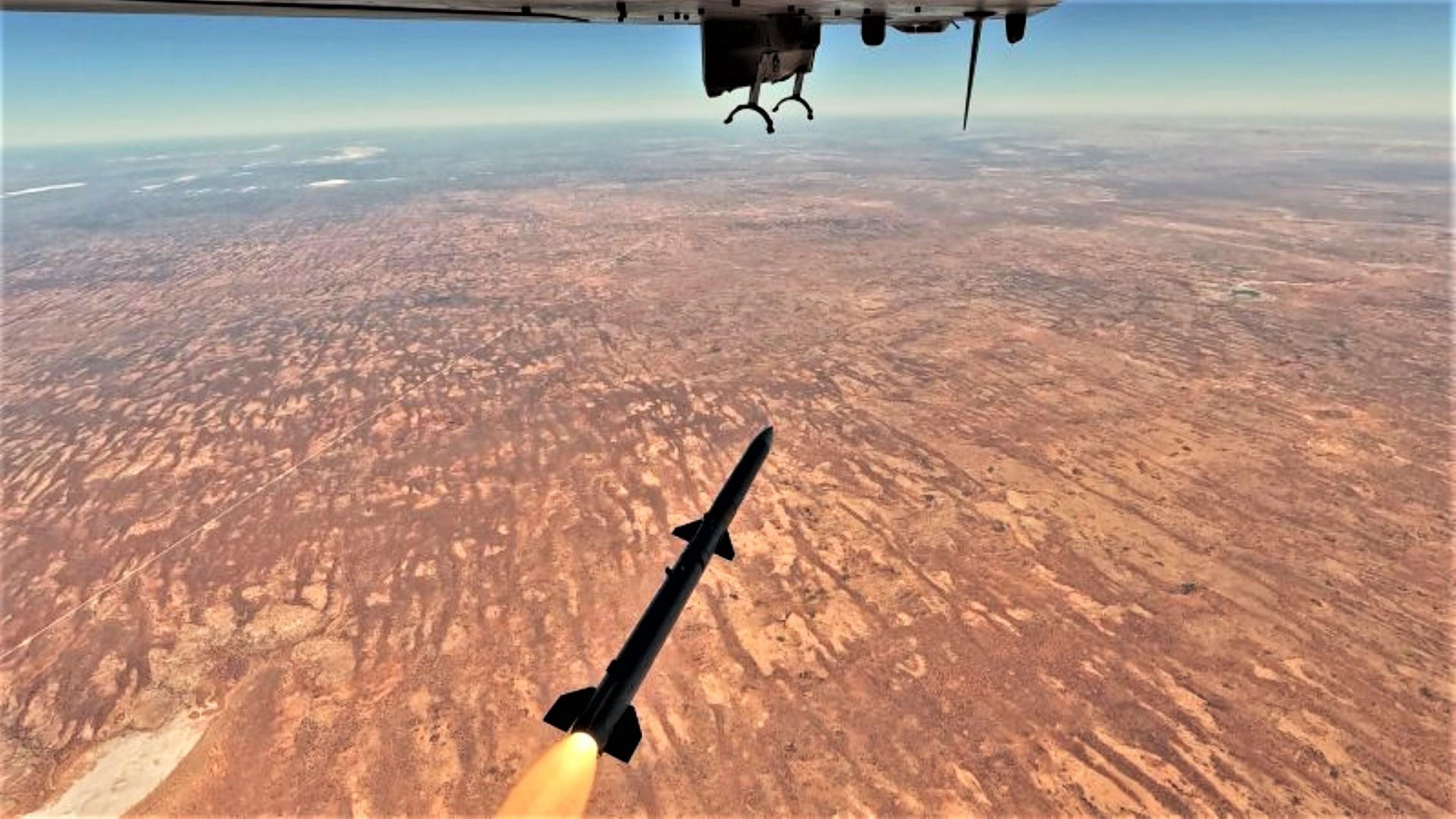 MQ-28A Ghost Bat odpalił pocisk AMRAAM