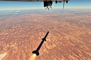 MQ-28A Ghost Bat odpalił pocisk AMRAAM