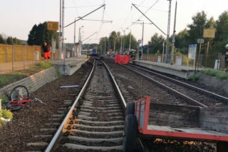 Jacków koło Częstochowy. Pociąg Intercity wjechał w traktor! Kierowca zginął na miejscu
