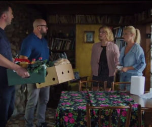 M jak miłość odc. 1404. Ula (Iga Krefft), Bartek (Arkadiusz Smoleński), Andrzejek (Tomasz Oświeciński), Marzenka (Olga Szomańska)