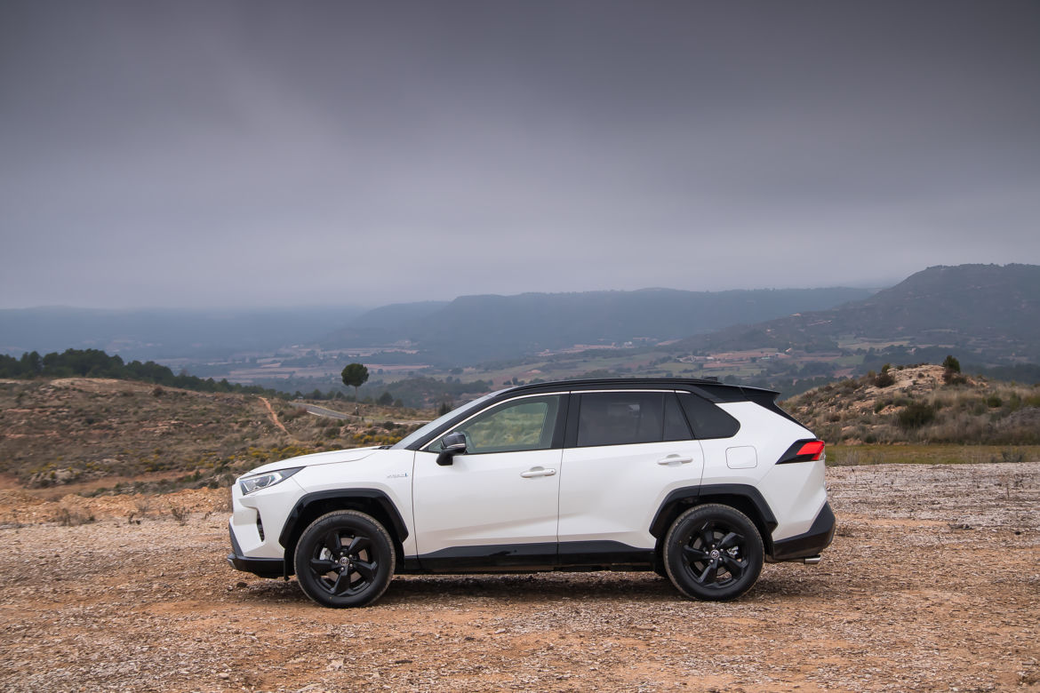 Toyota RAV4 2.5 Hybrid Dynamic Force 218 KM FWD e-CVT Selection