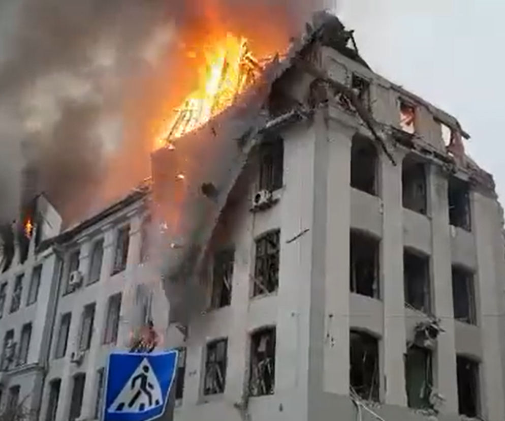 Trwa ostrzał Charkowa. Płonie komenda wojewódzka. Ogromne zniszczenia w mieście [WIDEO]
