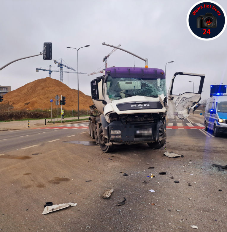 Betoniarka huknęła w autobus miejski. Pasażerka wylądowała w szpitalu