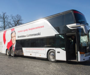Oni prowadzili kampanię z autobusów