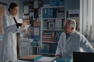 M jak miłość odc. 1916. Artur Rogowski (Robert Moskwa), Joanna (Dominika Sakowicz)