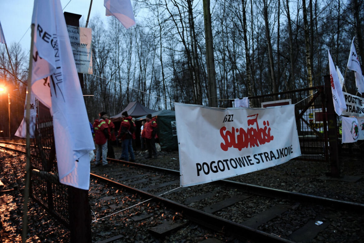 Górnicy na torach. Wraz z Agrounią blokują dostawy węgla do elektrowni