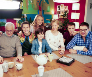 Rodzinka.pl 6. Natalia (Małgorzata Kożuchowska), Ludwik (Tomasz Karolak), Tomek (Maciej Musiał), Kuba (Adam Zdrójkowski), Janina (Halina Skoczyńska), Zenon (Michał Grudziński), Kacper (Mateusz Pawłows