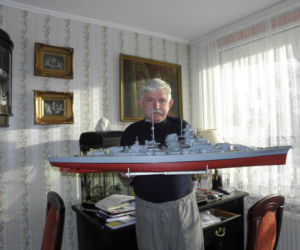 Model pancernika „Bismarck”  w skali 1:200 złożony przez Zbigniewa Szulca