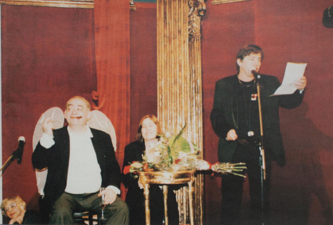Mieczysław Hryniewicz od lat zachwyca widzów. Tak zmieniał się gwiazdor „Na Wspólnej”