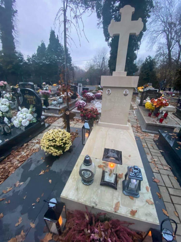 Hieny cmentarne okradły grób starosty. Niewiarygodne, co zniknęło! Rodzina apeluje do złodziei
