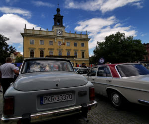 Klasyki motoryzacji na Rynku w Ostrowie Wielkopolskim