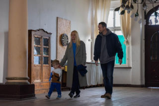 Pierwsza miłość, odcinek 4145. Emilka (Anna Ilczuk), psychol Mateusz (Lesław Żurek), Norbert