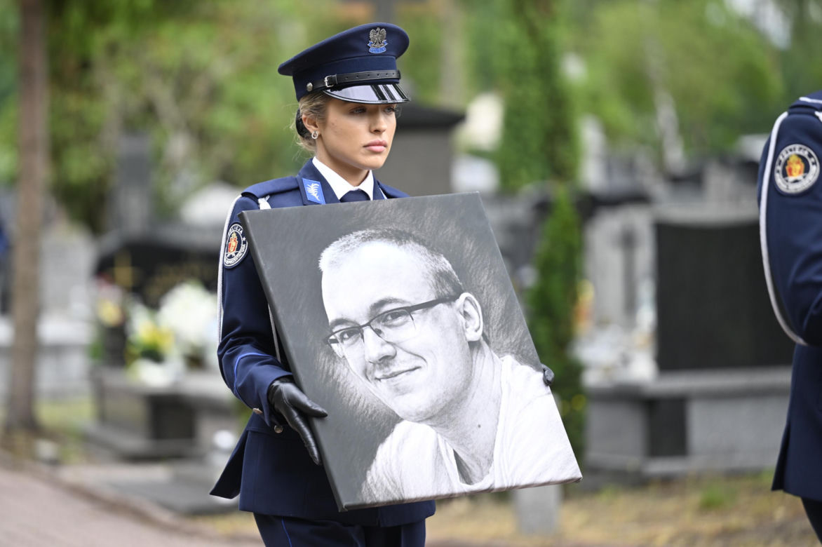 Tłumy pożegnały 23-letniego policjanta. Kacper zginął w tragicznym wypadku w Piasecznie