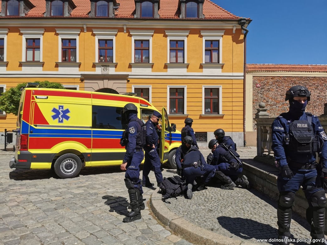 Brawurowa akcja kontrterrorystów na Ostrowie Tumskim. Odbijali zakładników z katedry 