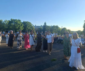 Gorący letni wieczór w Starachowicach! Międzypokoleniowa potańcówka opanowała Szlakowisko [FOTORELACJA]