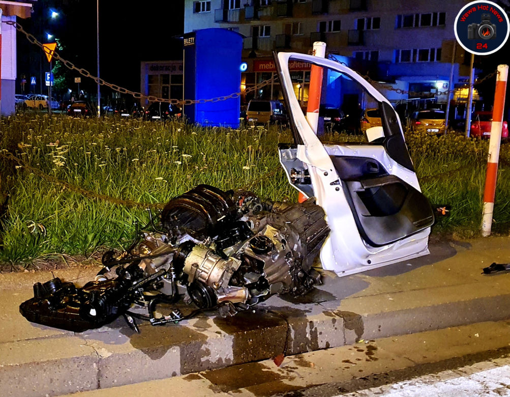 Kolejna kolizja Arrivy! Z auta wypadł silnik