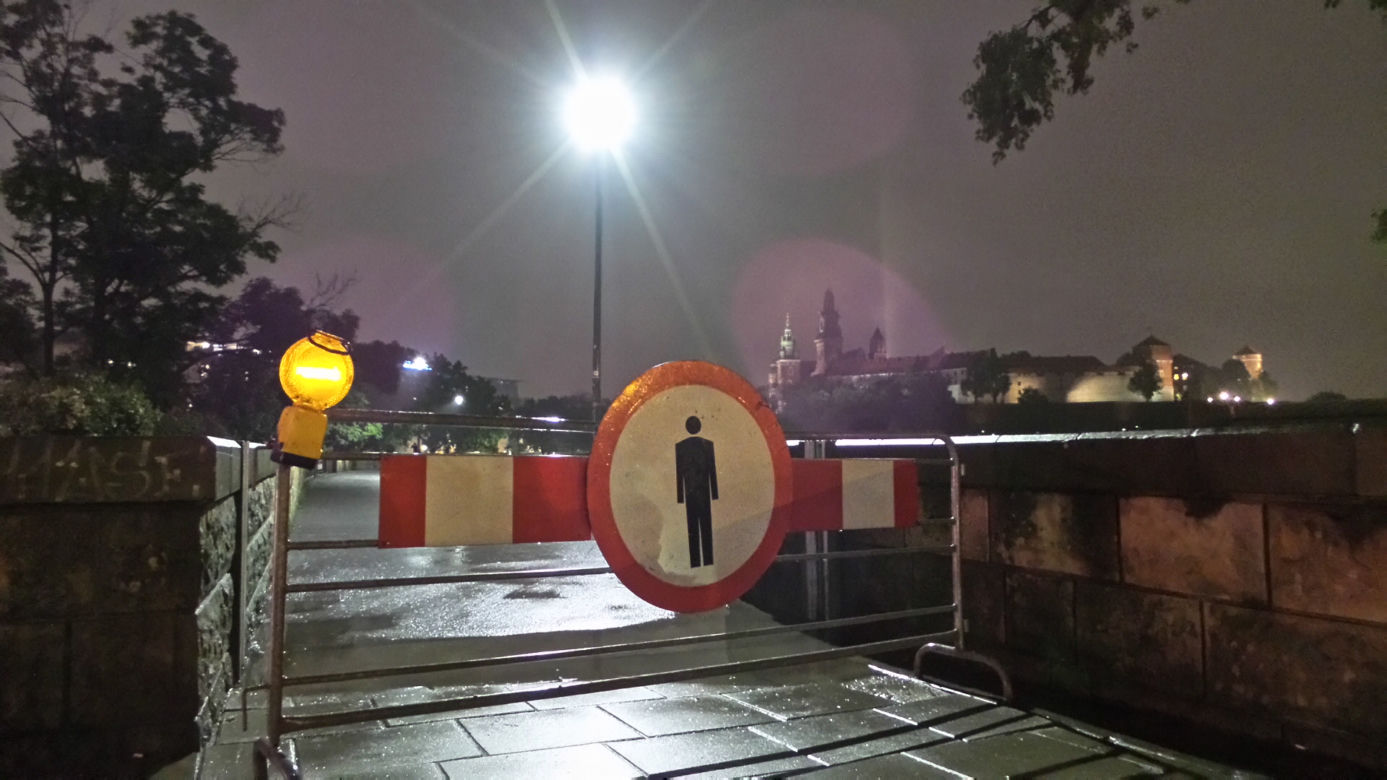Wielka woda w Krakowie. W piątek rano fala kulminacyjna