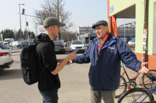 Ogromne kolejki, braki kadrowe oraz rażące zaniedbania ze strony listonoszy w Pocztach pod Warszawą