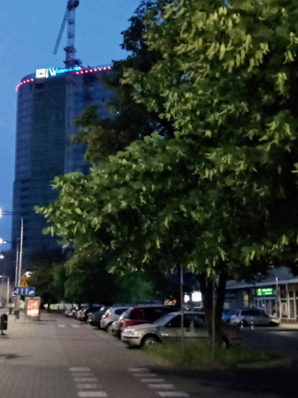 Próby iluminacji Hanza Tower