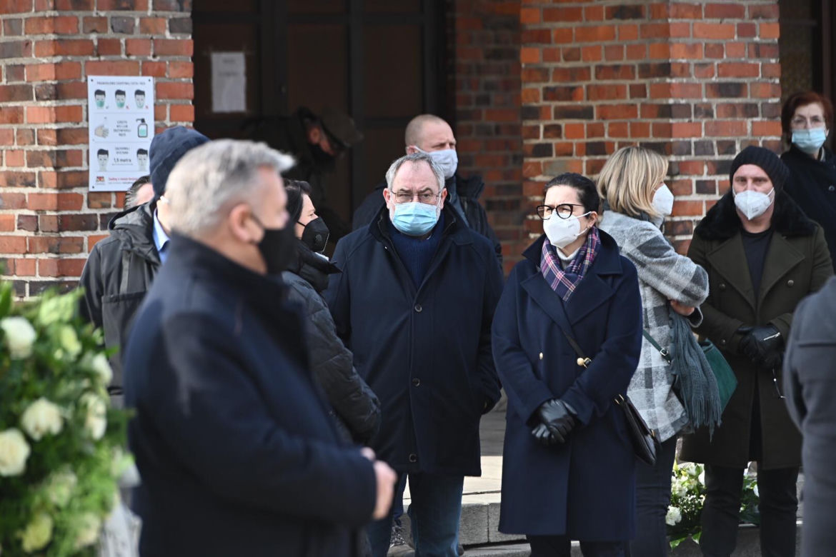 GDAŃSK: Pogrzeb Piotra Świąca. Dziennikarza żegnają tłumy