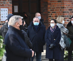 GDAŃSK: Pogrzeb Piotra Świąca. Dziennikarza żegnają tłumy