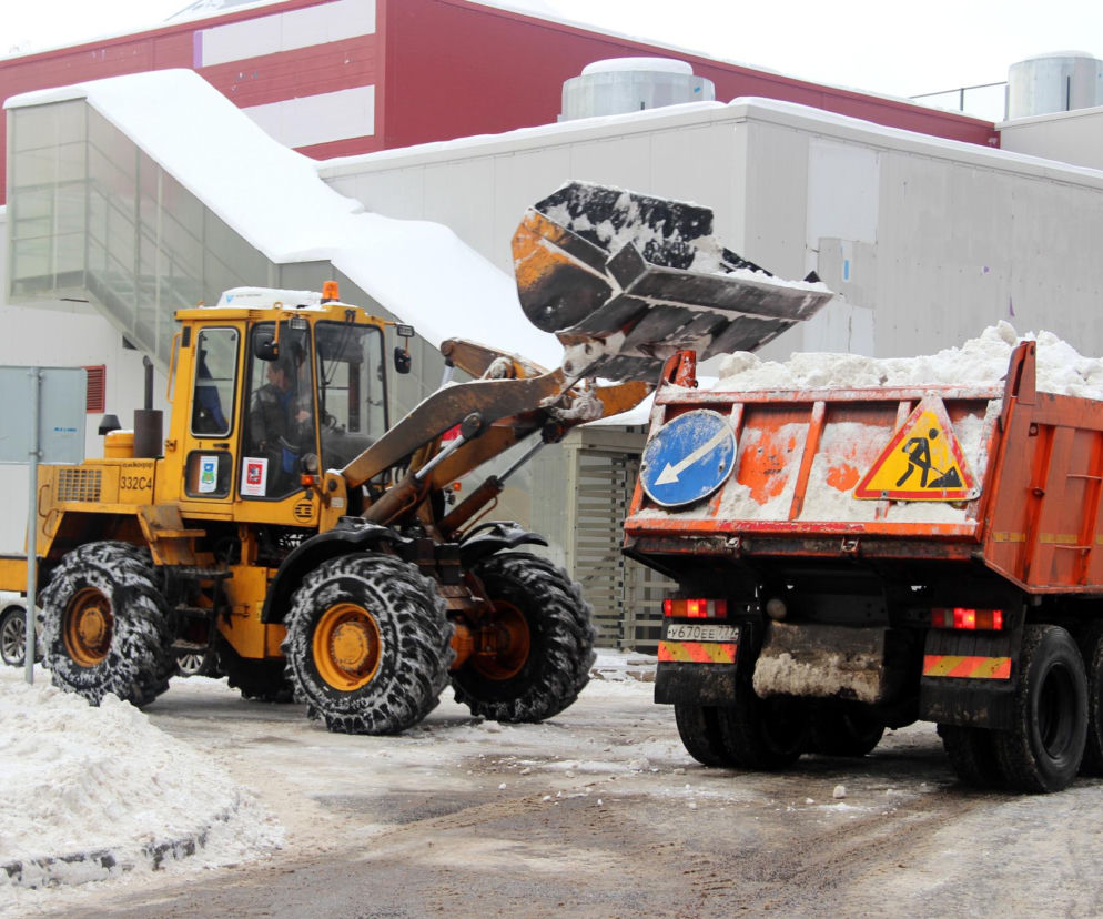 Odśnieżanie placu manewrowego