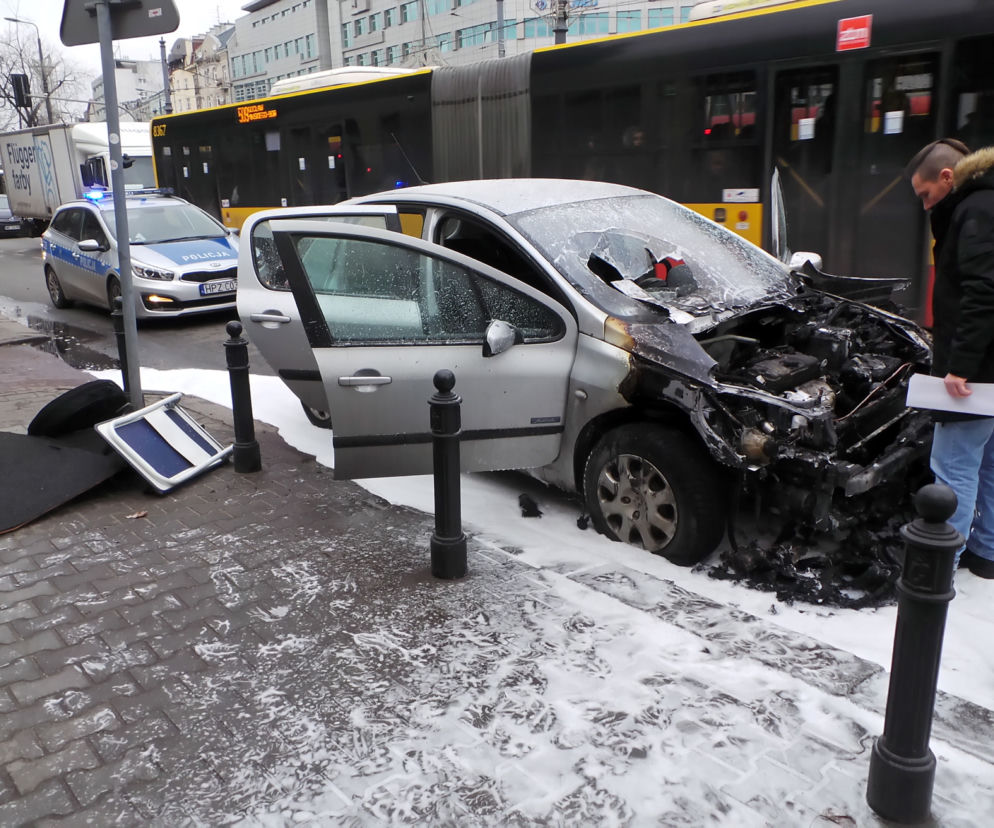 Peugeot spłonął na Targowej
