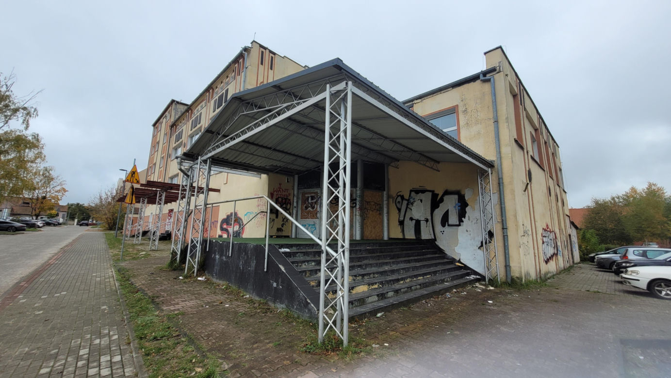 Kiedyś była tu dyskoteka, dziś miejsce popada w ruinę. Smutny los klubu Come-In [ZDJĘCIA]