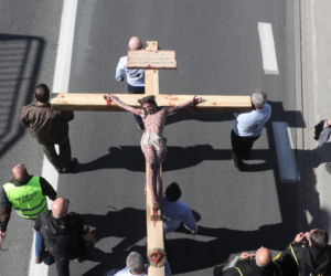 Wielki różaniec na ulicach Warszawy. Modlą się o ustanie „pandemii aborcji”
