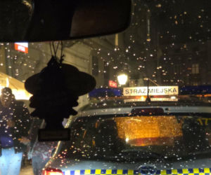 Kobieta pobita i spryskana gazem na rynku w Krakowie. Miała rozerwane ucho