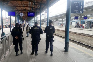 Zgłoszenie o zaginięciu seniorki postawiło służby na nogi. Sędziwa Niemka odnalazła się na dworcu