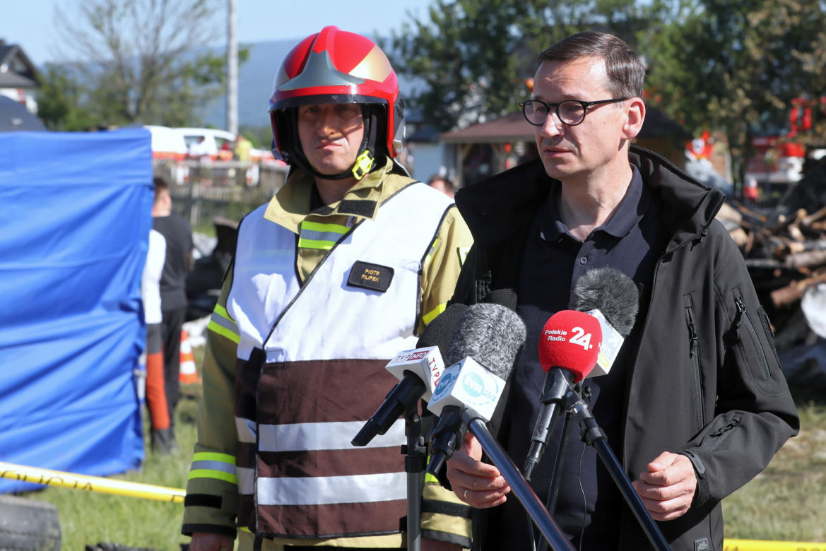 Morawiecki na miejscu pożaru w Nowej Bialej