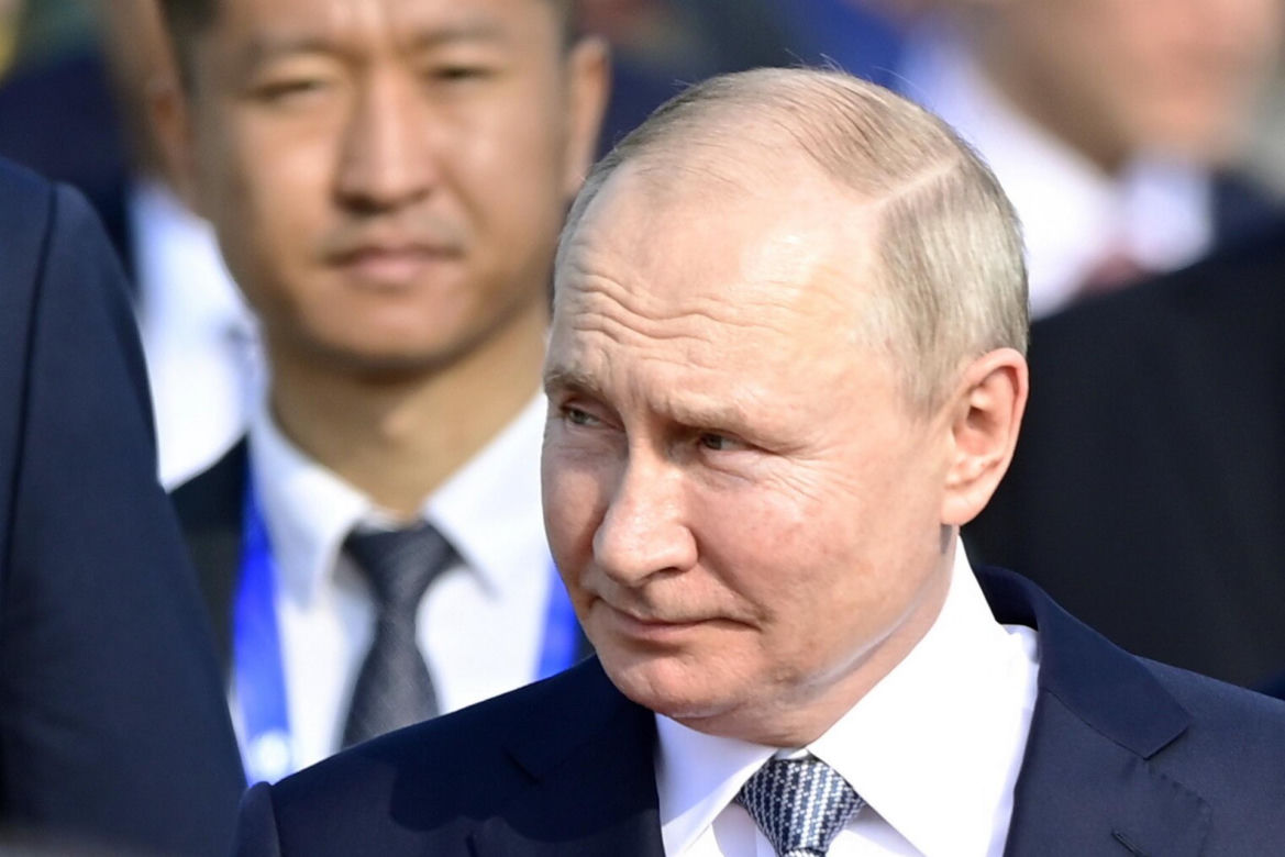 Co się dzieje z twarzą Putina?! "Kości policzkowe się rozchodzą". Szokujący widok