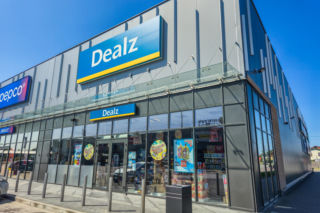 Sprzedają całą sieć sklepów Dealz. W Polsce to 344 punkty