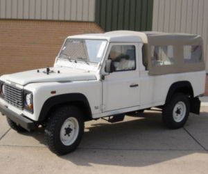 Land Rover Defender NATO