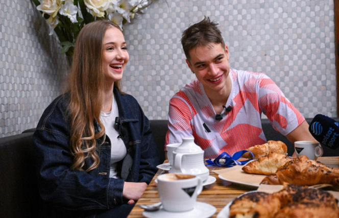 Semirunniy z dziewczyną