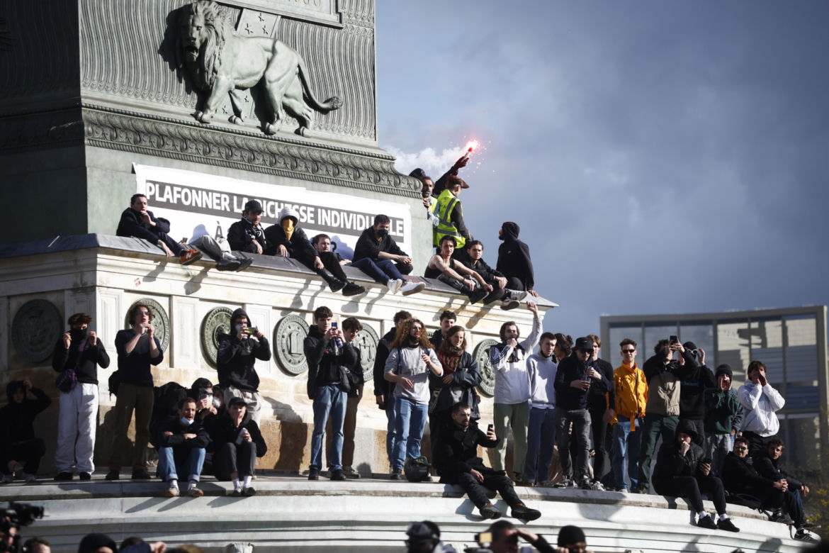 Protesty we Francji. Kilkunastu policjantów rannych