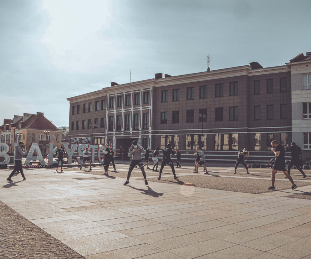Sportowcy ćwiczyli w centrum Białegostoku. Interweniowała policja