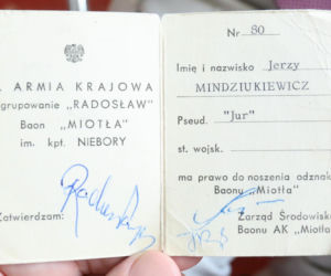 Odsłonięto tablicę upamiętniającą powstańca warszawskiego Jerzego Mindziukiewicza „Jura”