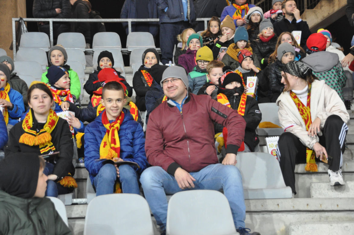 Żółto-czerwono na Suzuki Arenie! Zdjęcia kibiców na meczu Korona Kielce - Jagiellonia Białystok