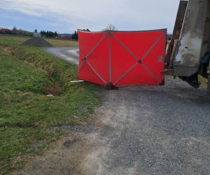 Tragiczny wypadek w miejscowości Lechów. Śmieciarka potrąciła 40-latka