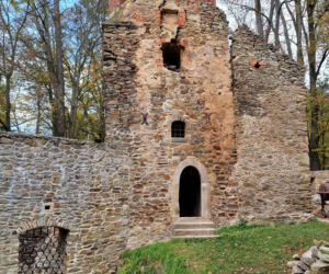 Zamek Miecz w Świeciu na Dolnym Śląsku